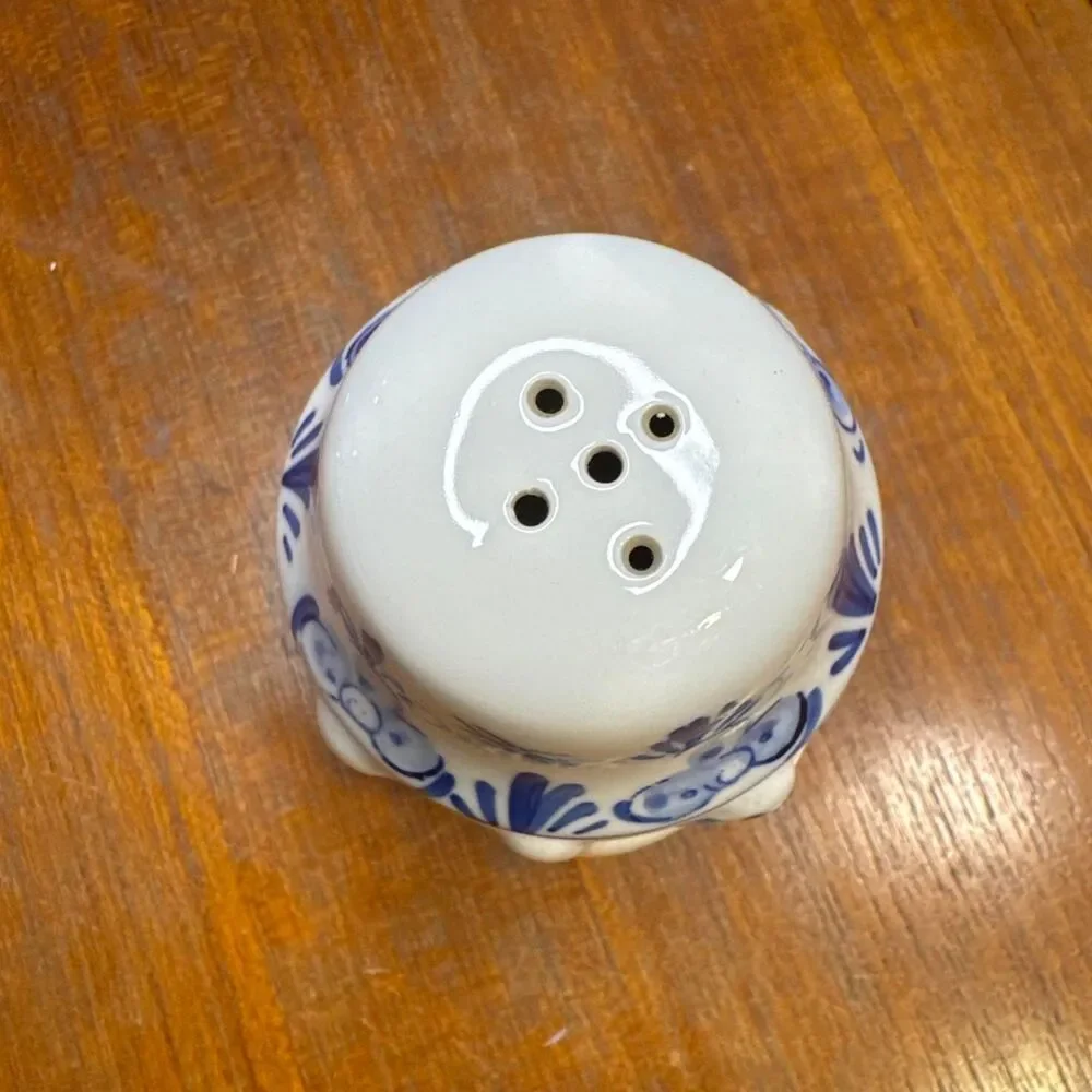Chocolate or Powered Sugar Shaker Ceramic Blue & White